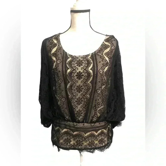 Solitaire Tops - Solitaire Black Lace Batwing Sleeve Blouse Size Medium